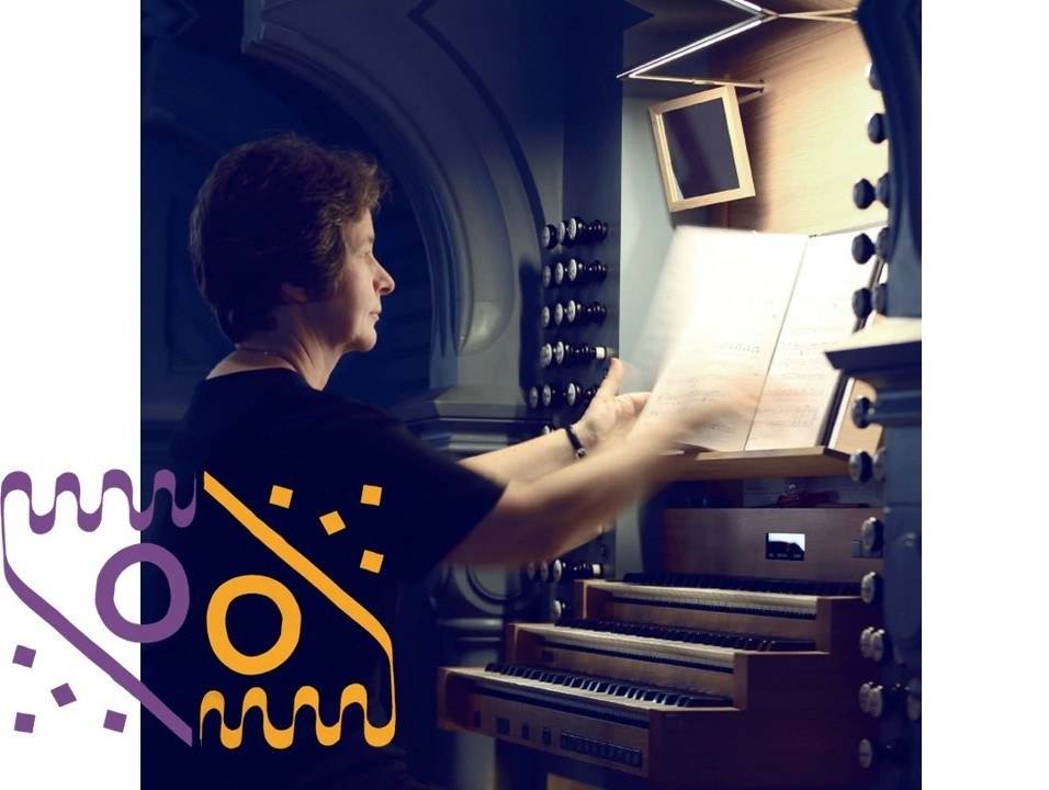 Inger-lise Ulsrud ved orgelet